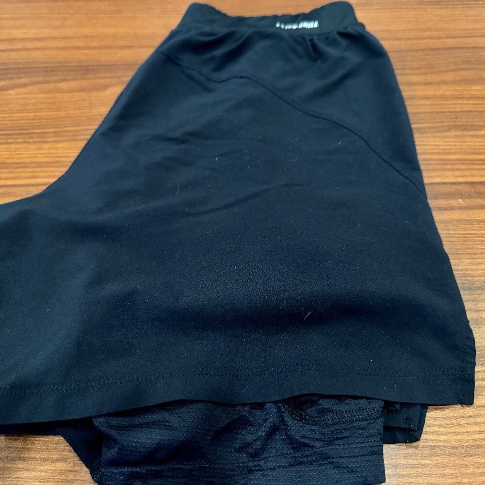 underarmour gym shorts w/liner size m